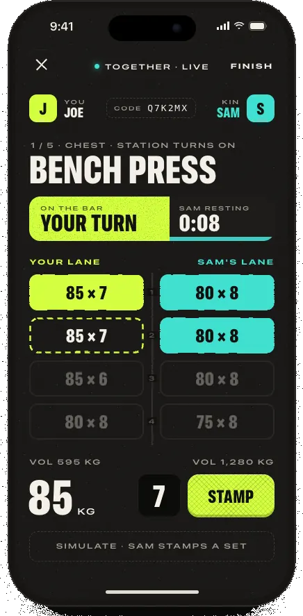 Live Kinvek session. Joe in volt and Sam in tide log bench press side by side, with your turn on the bar.